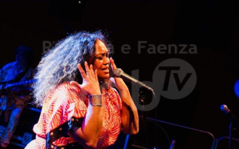 Deviana P. Morgan & Blues Connection Band in Singing the Divas
